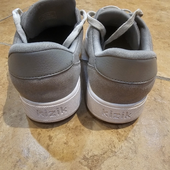 Gray Kizik Size 4.5 Big Boy Sneakers - Picture 4 of 5